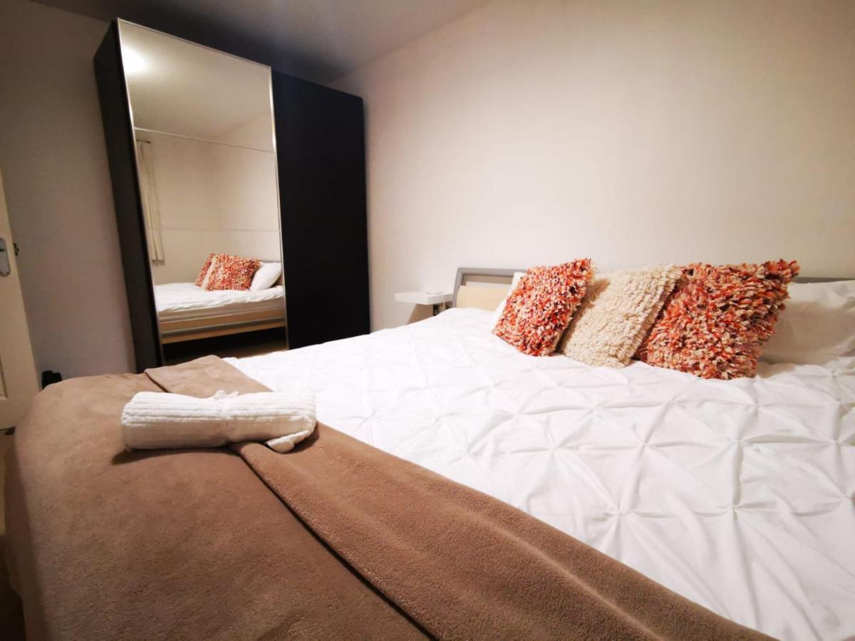 Gorgeous Apartment + Attentive Host + Free Parking York Exterior photo