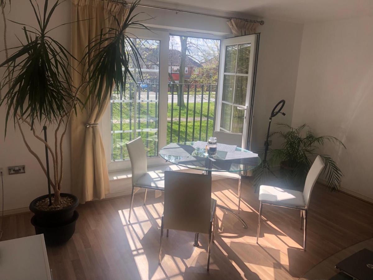 Gorgeous Apartment + Attentive Host + Free Parking York Exterior photo