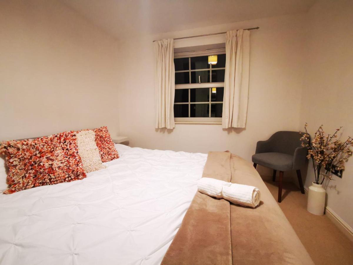 Gorgeous Apartment + Attentive Host + Free Parking York Exterior photo